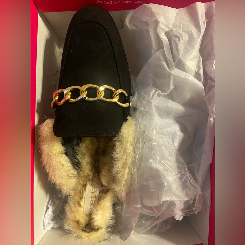 Size 10 ! Only tried on never worn !